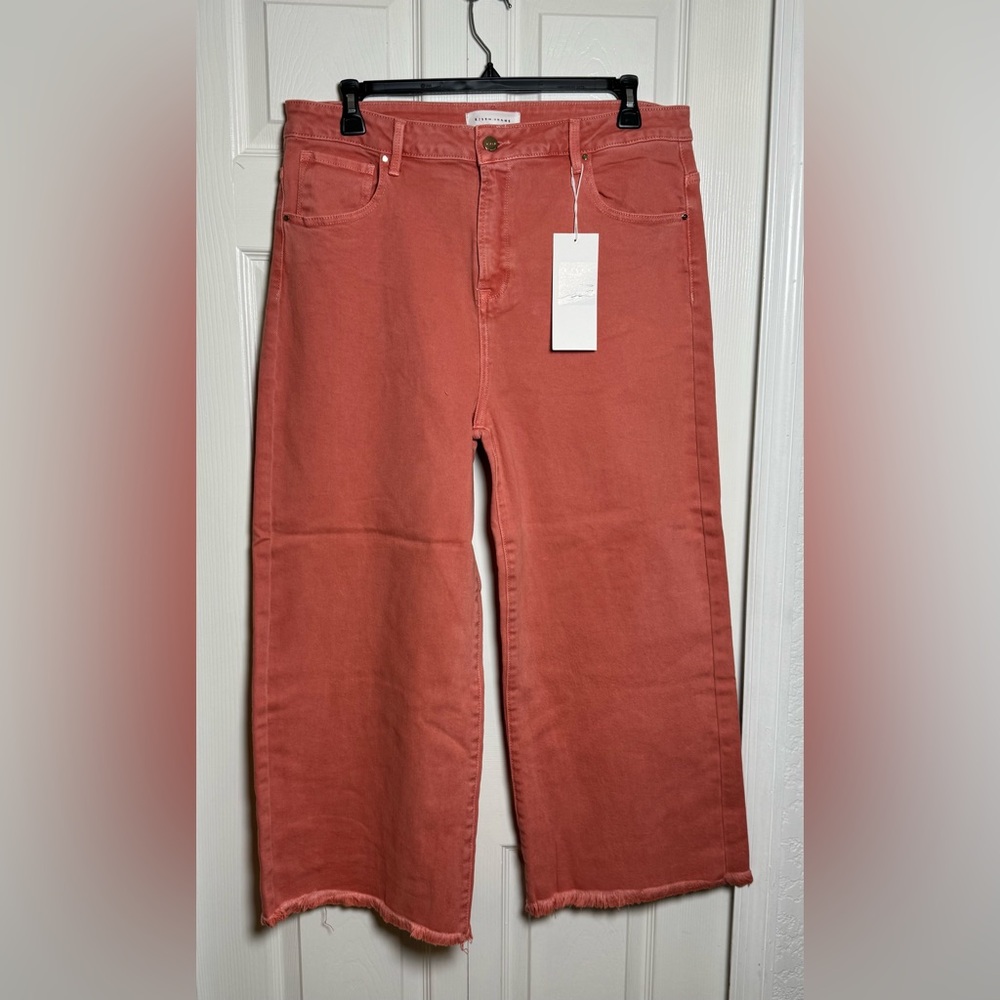 Stylish Woman’s Jeans in Coral by Risen